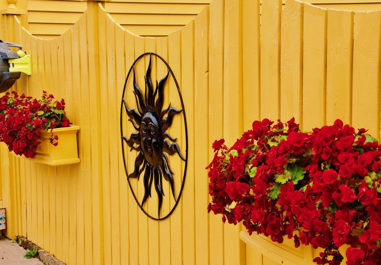 Rum Runner Inn Lunenburg Exterior photo